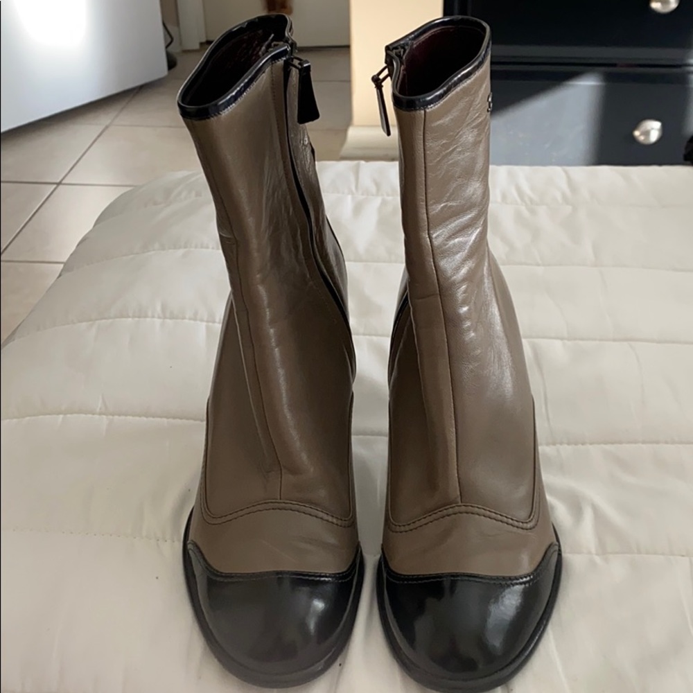 Chanel leather booties Gray w black used - Picture 2 of 7